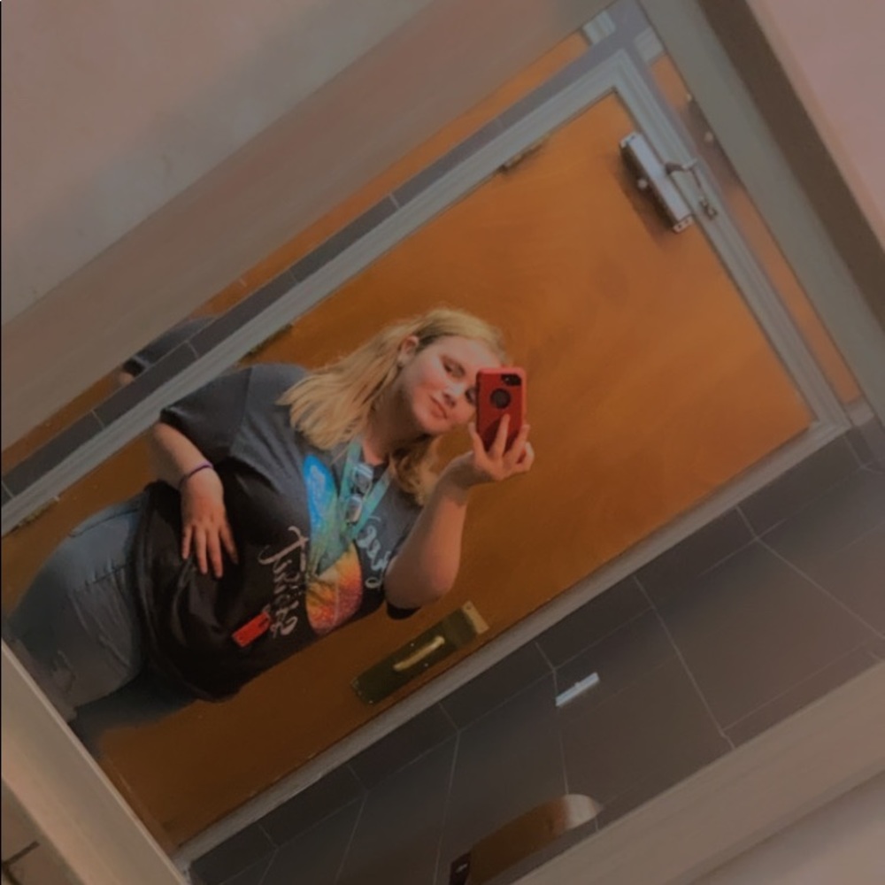 Meet your Posher, Felicity